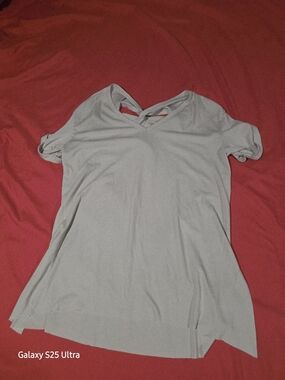 Women's Light Gray V-Neck Short Sleeve Top with Back Detail